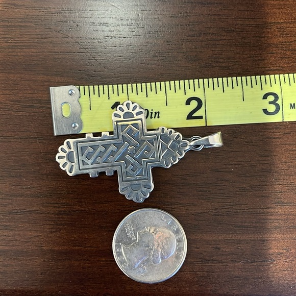 950 Silver (Higher grade than Sterling) Beautiful Silver Cross made in Mexico - Picture 5 of 5